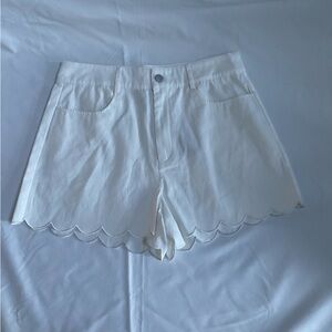 Chic White Scalloped Hem High Waist Shorts